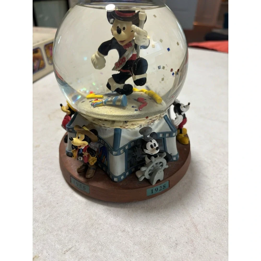Disney World‎ Store 2000 Mickey Mouse Millennium Musical Snow Water Globe